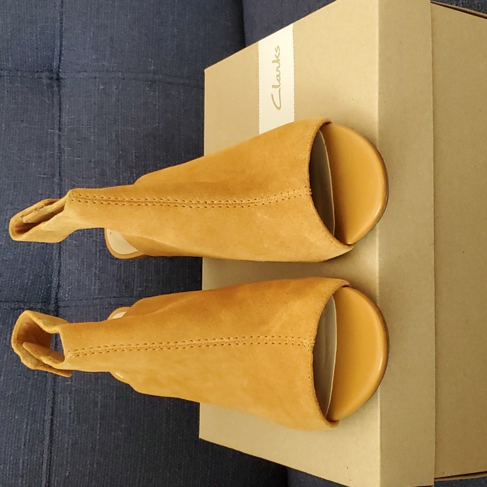 Clarks Suede Sandals - Picture 3 of 6